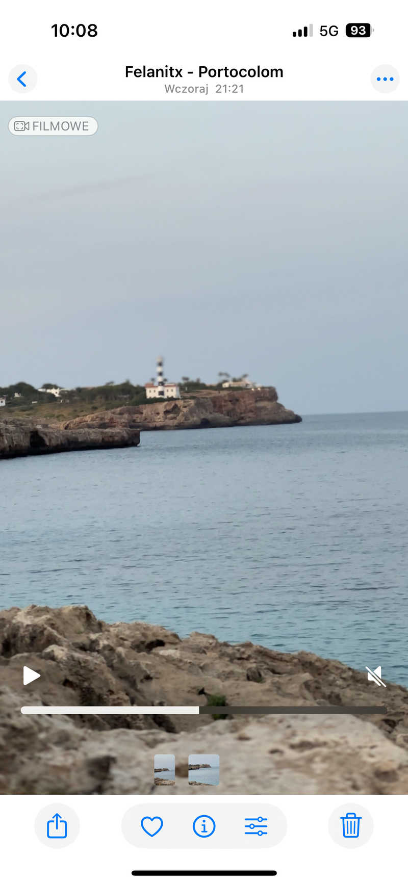 rotonda con vista a las rocas